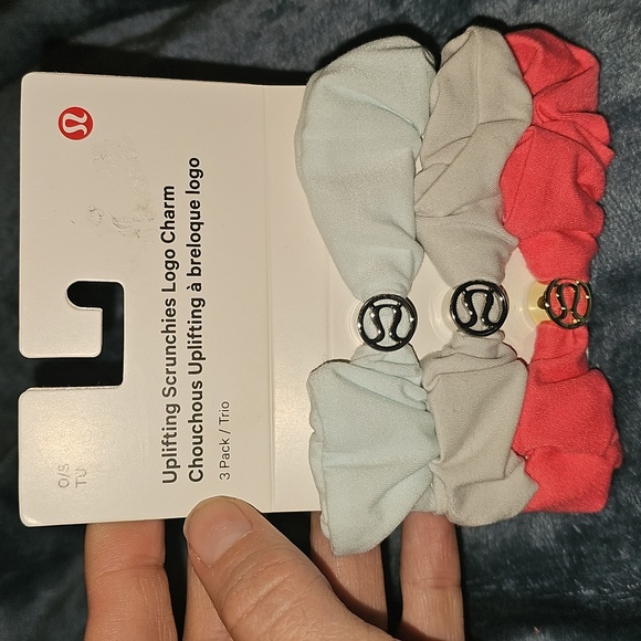 Lululemon Uplifting Scrunchie 3 Pack * Logo Charm! GLZP/VPOR/MIBR! - Picture 7 of 7
